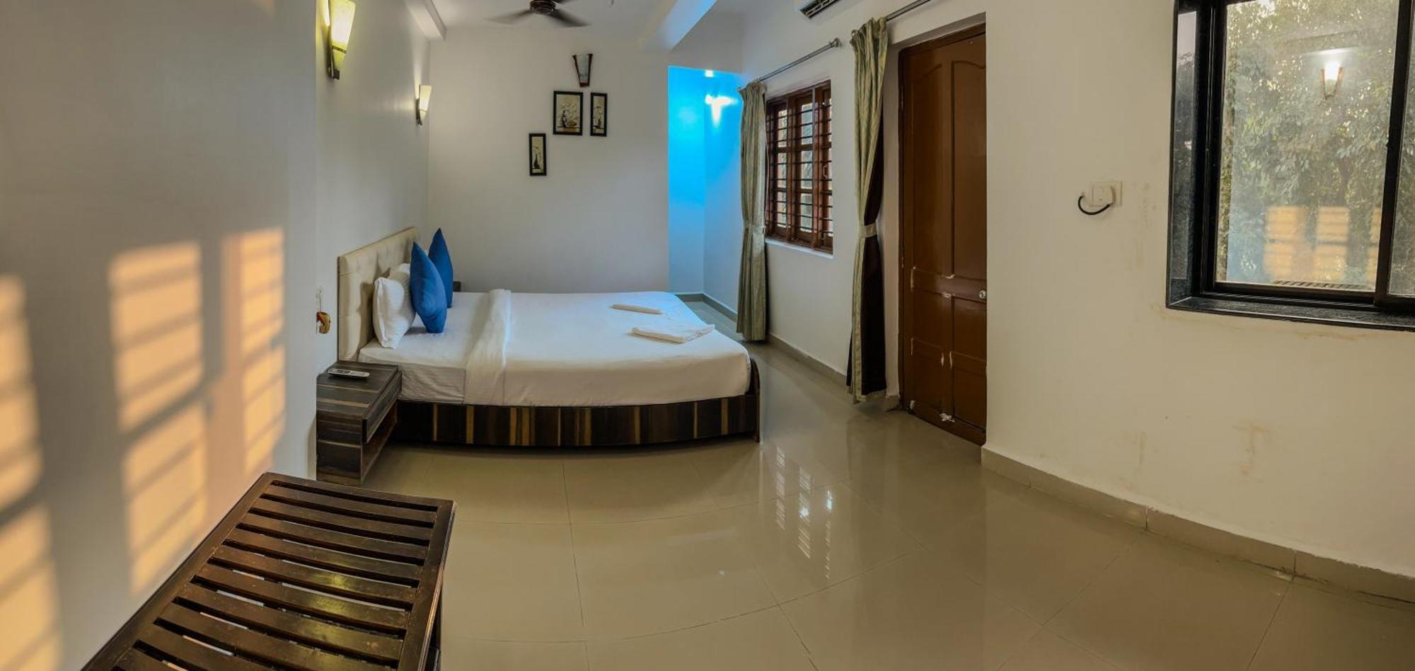 La Costa Residency Hotel Anjuna Bagian luar foto