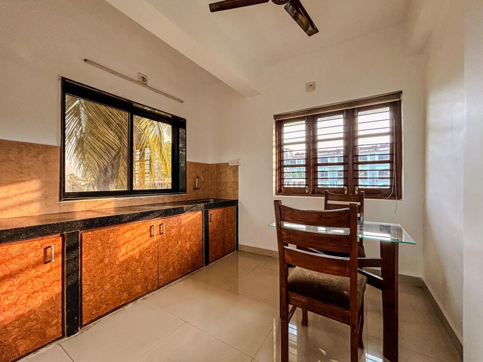 La Costa Residency Hotel Anjuna Bagian luar foto