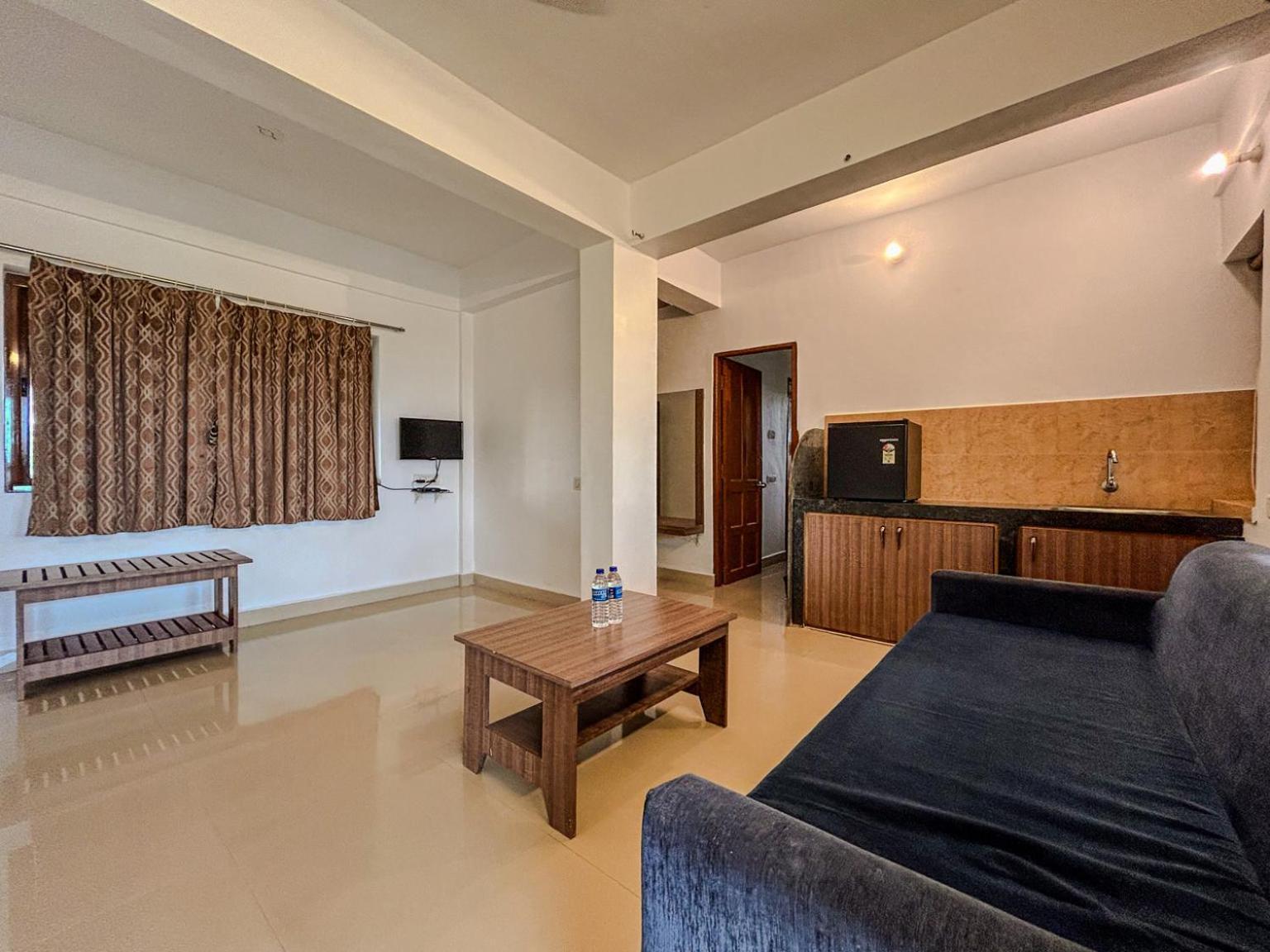 La Costa Residency Hotel Anjuna Bagian luar foto