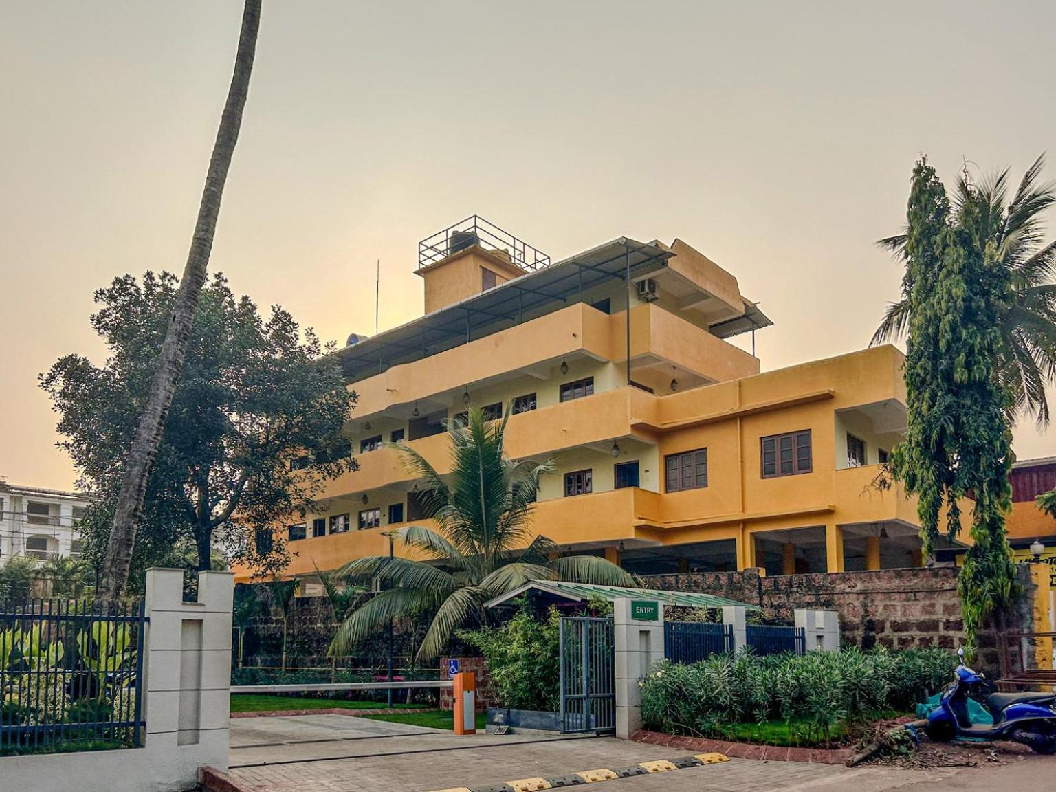 La Costa Residency Hotel Anjuna Bagian luar foto