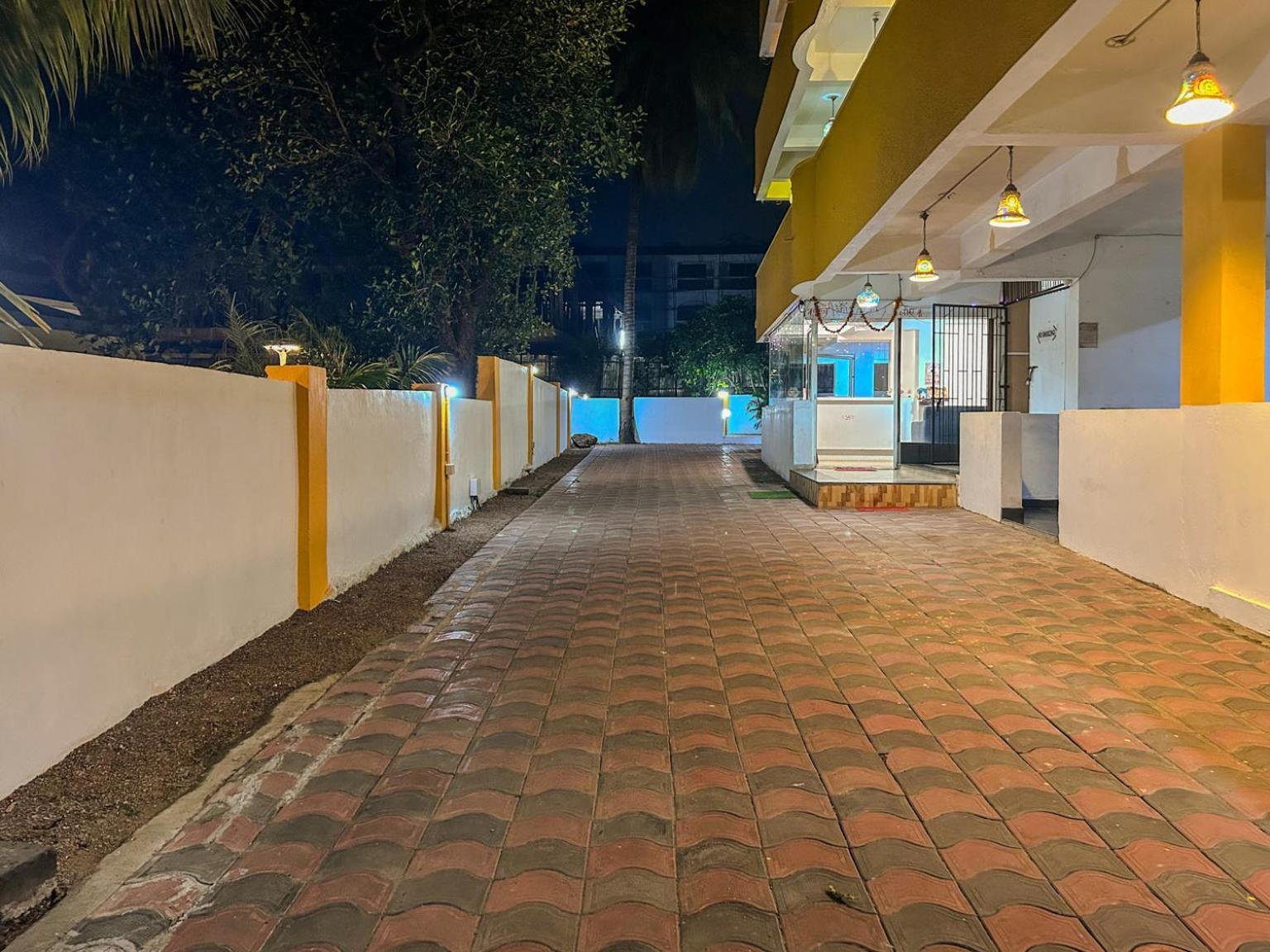 La Costa Residency Hotel Anjuna Bagian luar foto