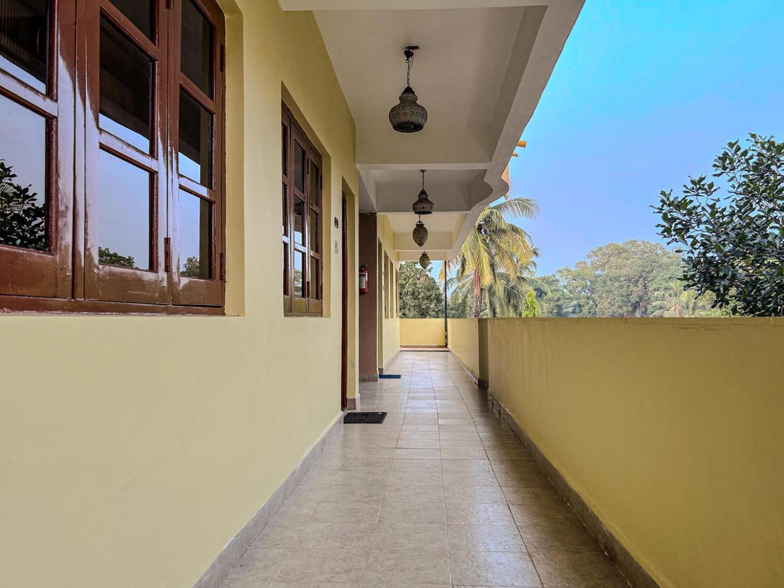 La Costa Residency Hotel Anjuna Bagian luar foto