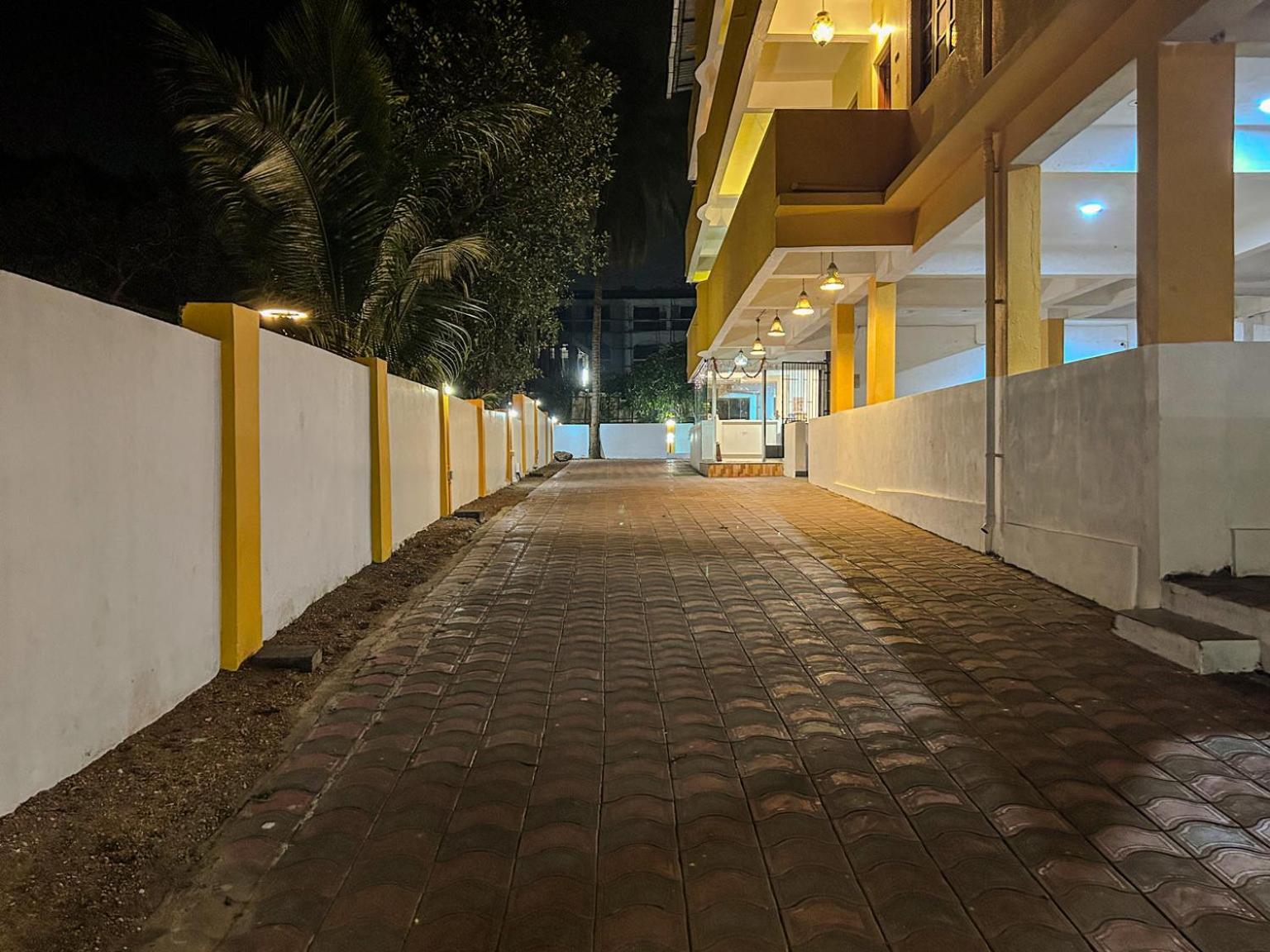 La Costa Residency Hotel Anjuna Bagian luar foto