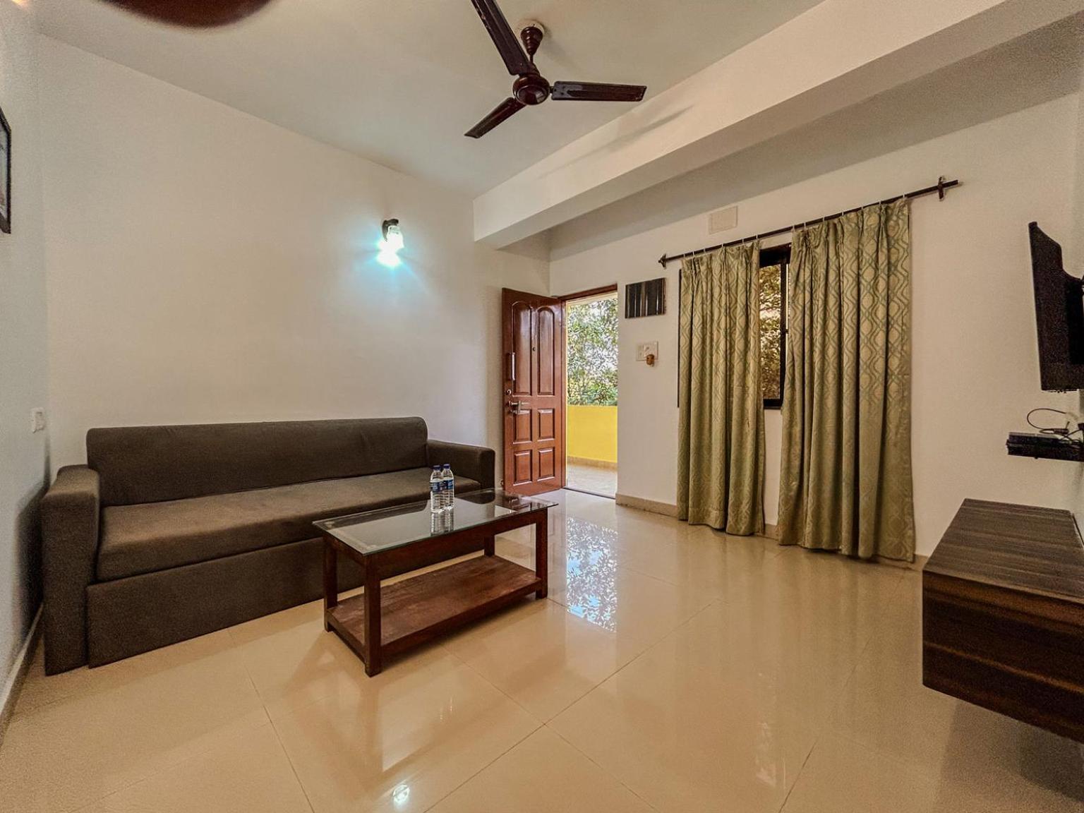 La Costa Residency Hotel Anjuna Bagian luar foto