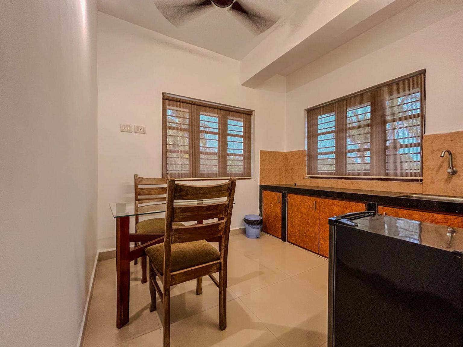La Costa Residency Hotel Anjuna Bagian luar foto