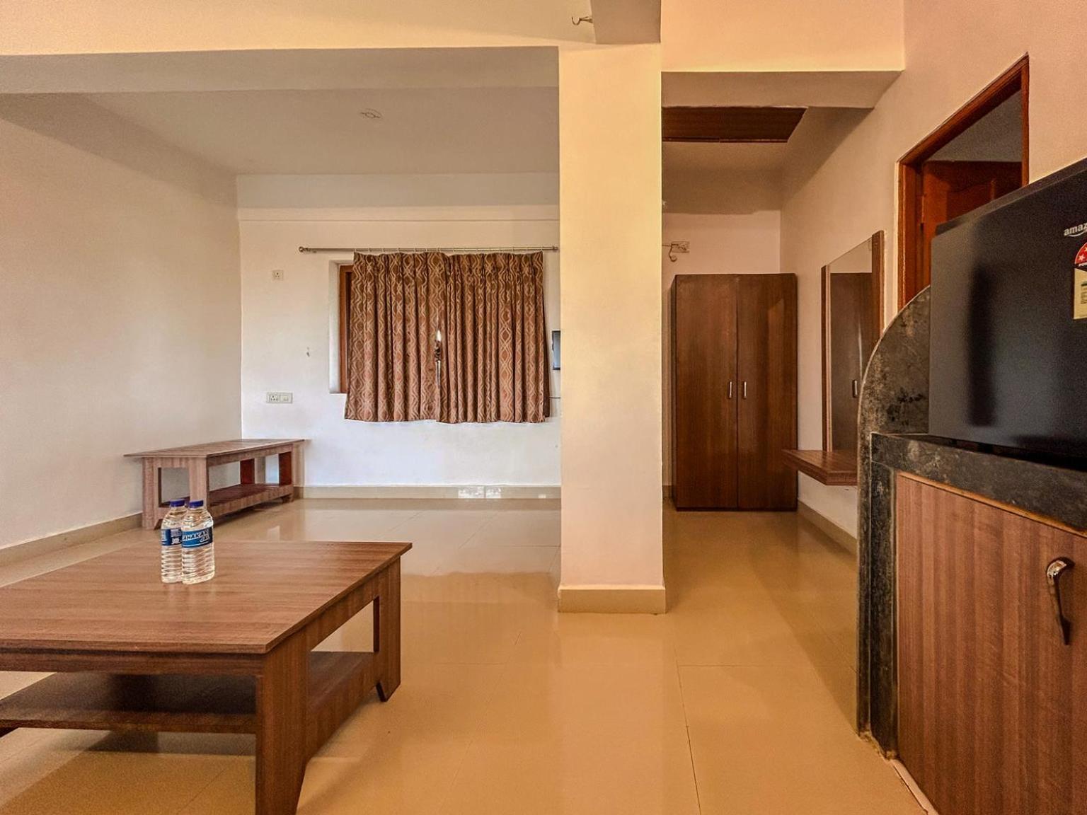 La Costa Residency Hotel Anjuna Bagian luar foto