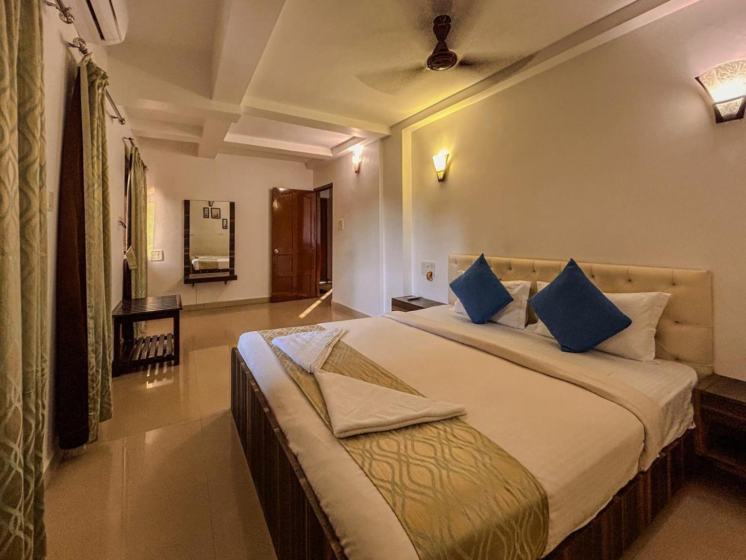 La Costa Residency Hotel Anjuna Bagian luar foto