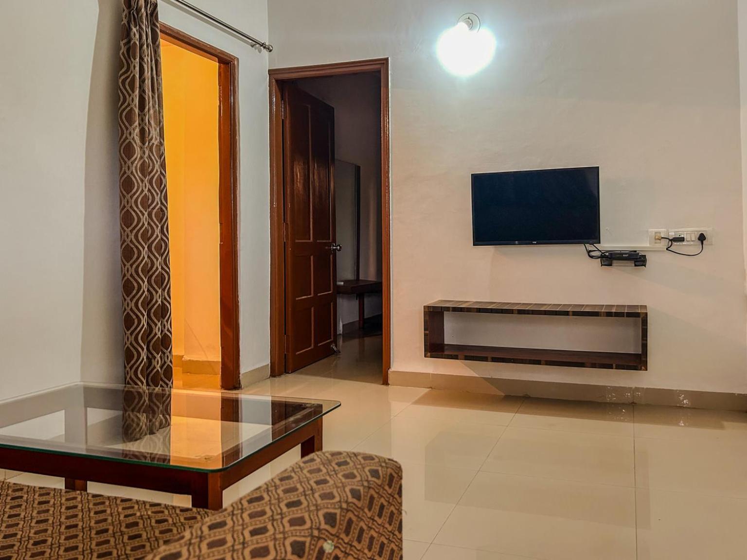 La Costa Residency Hotel Anjuna Bagian luar foto